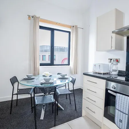 Quay House - Salford - 2Bdr Sleeps 7, Spacious & Quiet - Free Parking - Close To City Centre, Manchester United & The Lowry Exterior foto