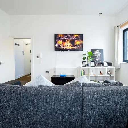 Quay House - Salford - 2Bdr Sleeps 7, Spacious & Quiet - Free Parking - Close To City Centre, Manchester United & The Lowry Exterior foto