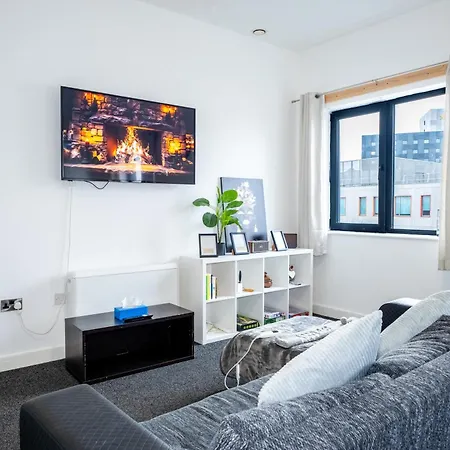 Quay House - Salford - 2Bdr Sleeps 7, Spacious & Quiet - Free Parking - Close To City Centre, Manchester United & The Lowry Exterior foto