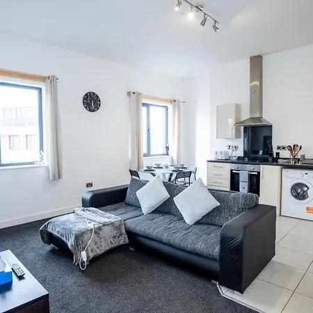 Quay House - Salford - 2Bdr Sleeps 7, Spacious & Quiet - Free Parking - Close To City Centre, Manchester United & The Lowry Exterior foto