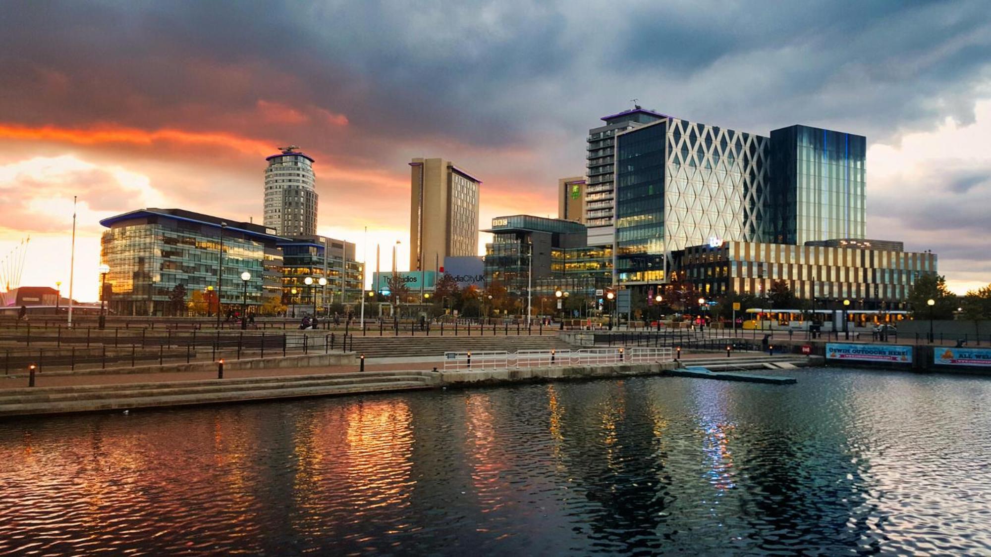 Apartamento Quay House - Salford - 2bdr Sleeps 7, Spacious & Quiet - Free Parking - Close To Centre, United & The Lowry