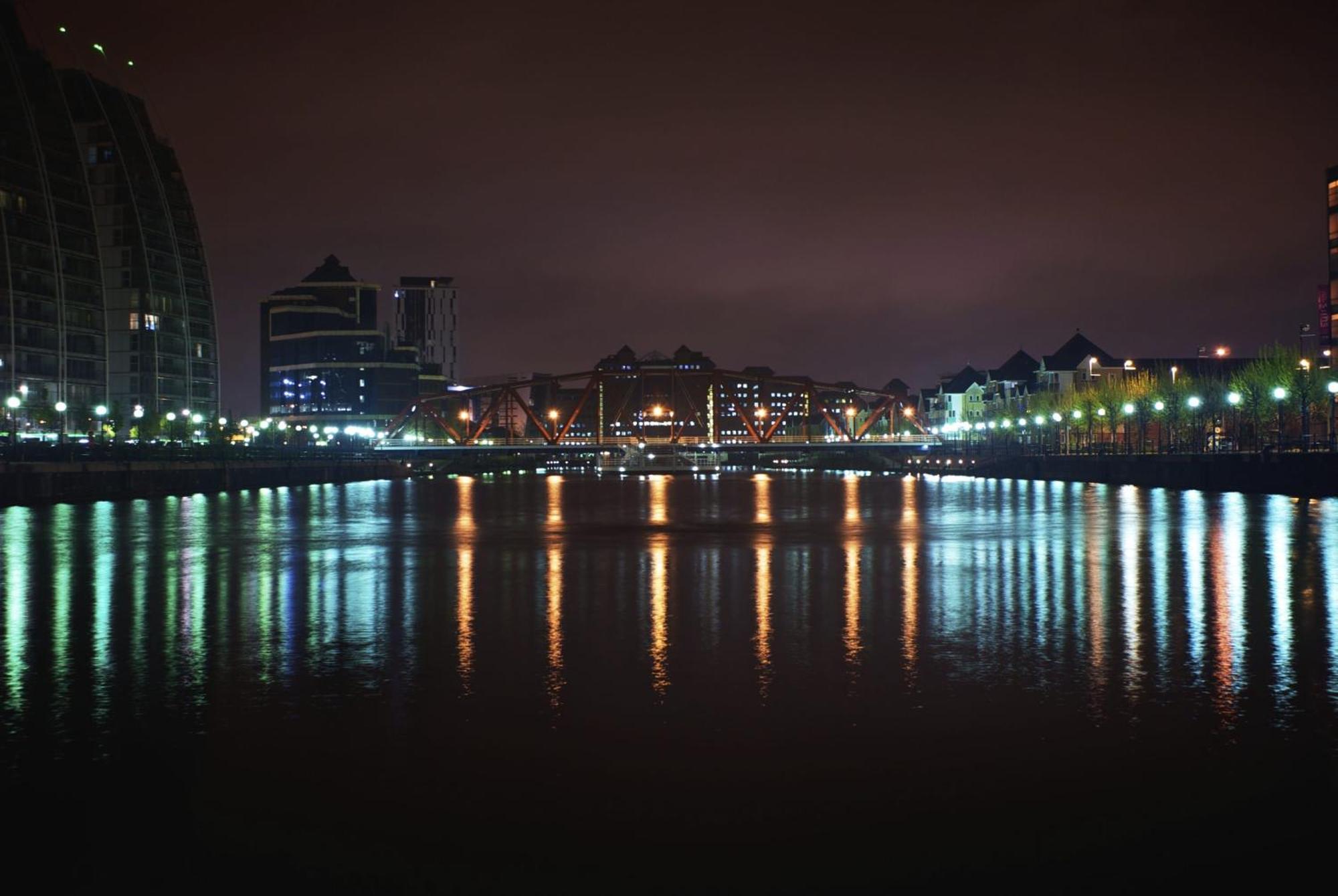 Quay House - Salford - 2bdr Sleeps 7, Spacious & Quiet - Free Parking - Close To Centre, United & The Lowry Apartamento *