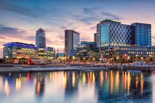 Quay House - Salford - 2bdr Sleeps 7, Spacious & Quiet - Free Parking - Close To Centre, United & The Lowry Apartamento *