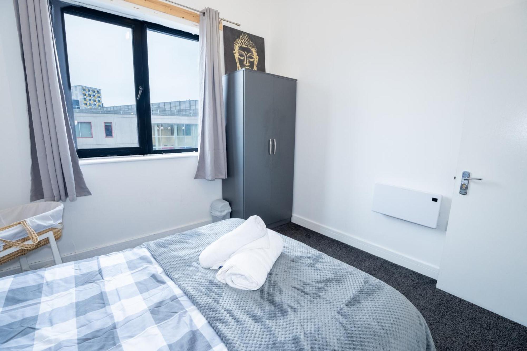 Quay House - Salford - 2bdr Sleeps 7, Spacious & Quiet - Free Parking - Close To Centre, United & The Lowry Apartment Manchester