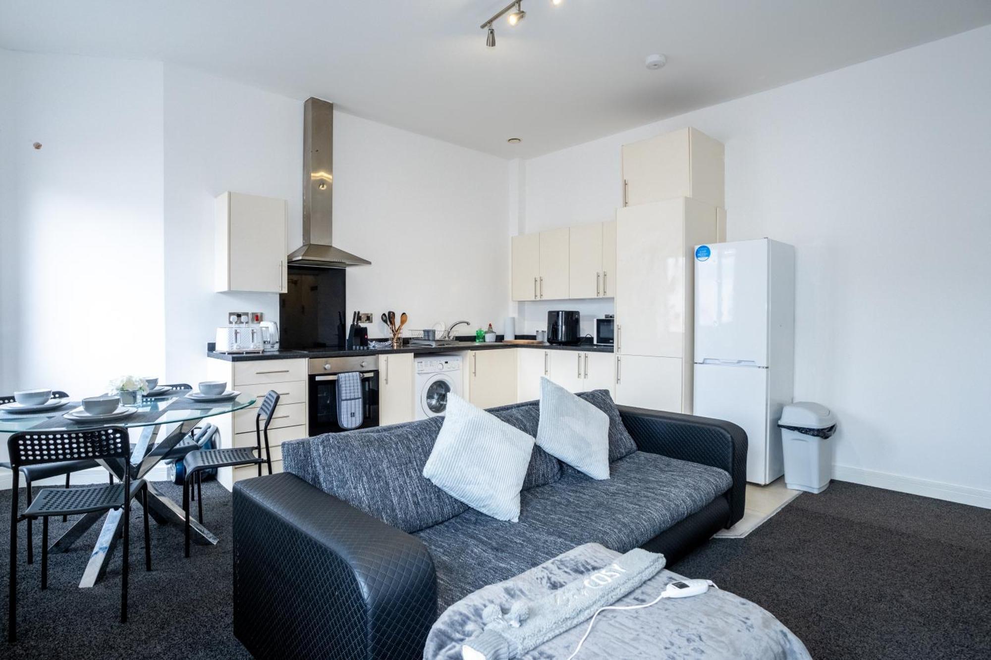 Quay House - Salford - 2bdr Sleeps 7, Spacious & Quiet - Free Parking - Close To Centre, United & The Lowry Apartment Manchester